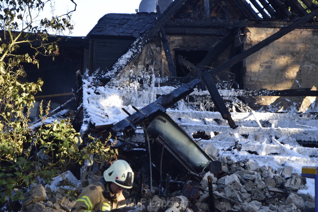 Grossfeuer Einfamilienhaus Siegburg Muehlengrabenstr P1161.JPG - Miklos Laubert